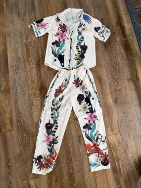 Source Unknown White Floral & Multicolor Printed Button-Up Shirt and Pants Set